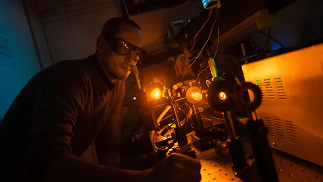 Diamond Raman Laser