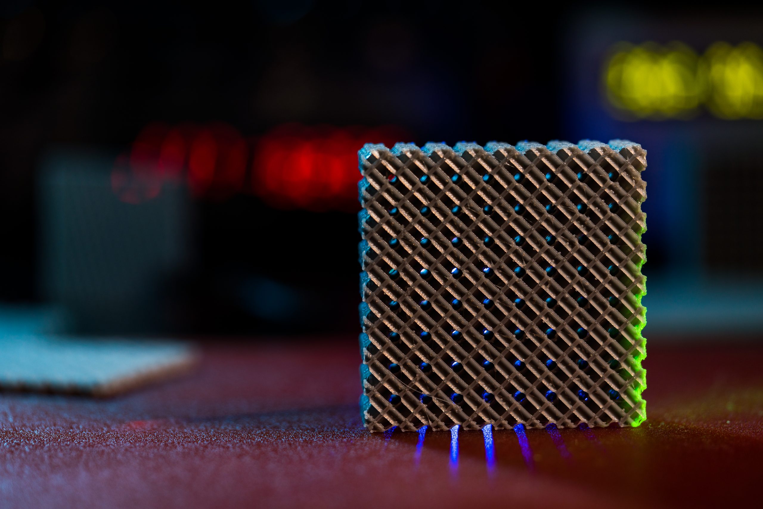 Nano-Kirigami Metasurface - Efficient Polarization Conversion | Syntec Optics